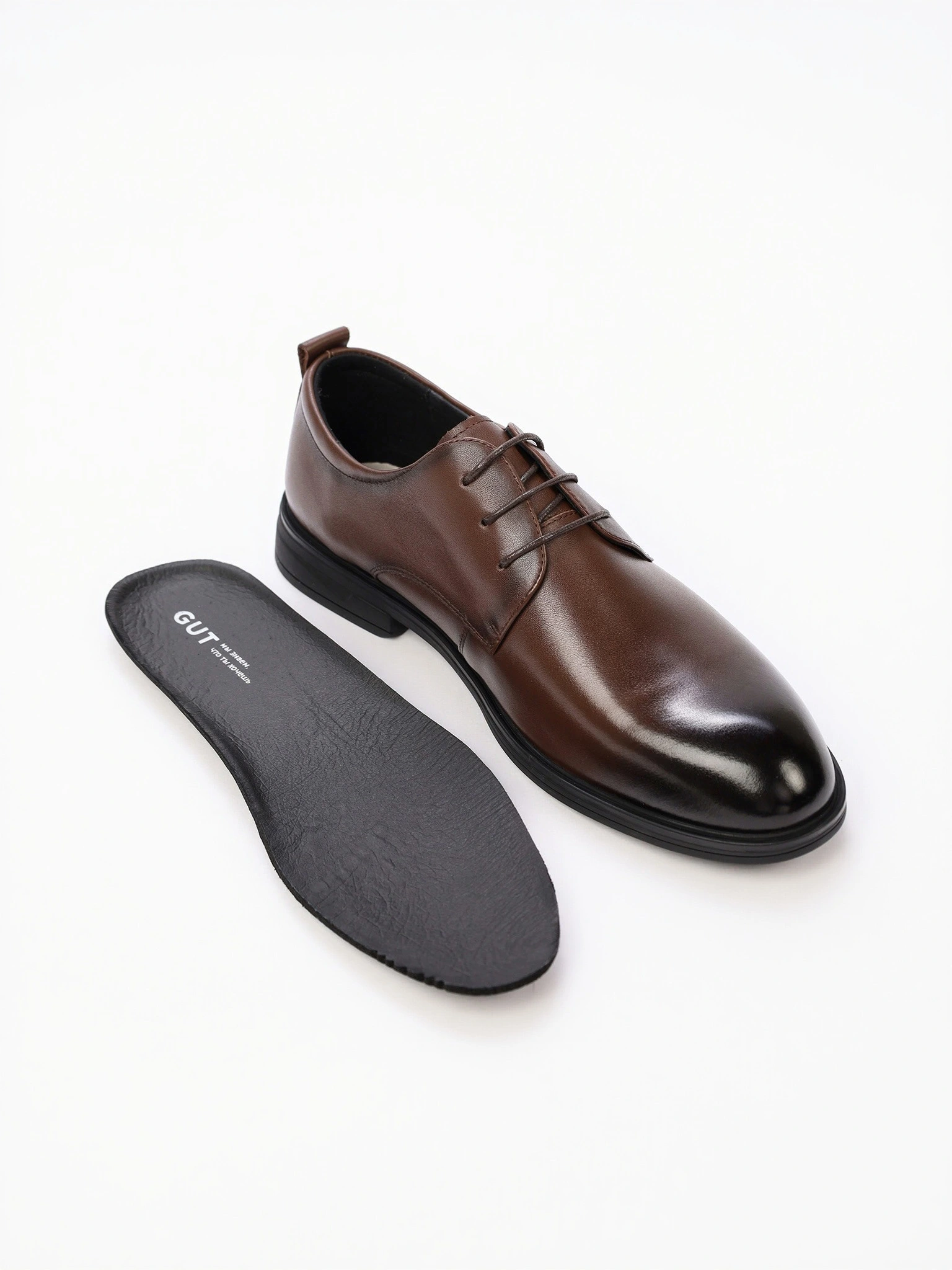 Туфли-дерби коричневого цвета на низком каблуке